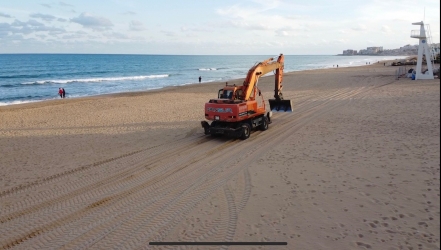 Comenzamos los  trabajos de regeneracion de la linea de costa en Torrevieja.