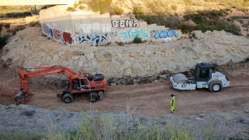 Proseguimos con los trabajos de colocacion de Escollera en Rambla