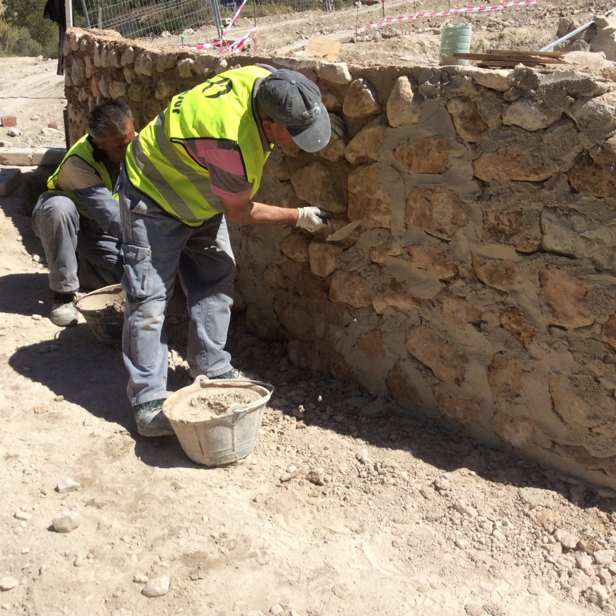 Detalle de la restauración en el Entorno de la ermita de San Cayetano
