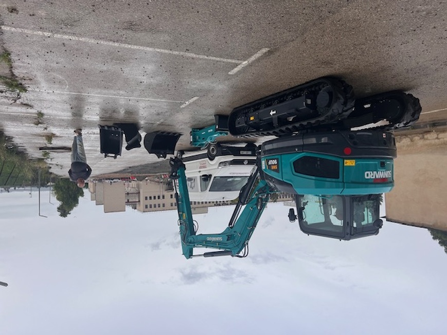 Adquisición de miniexcavadora de 9 ton.